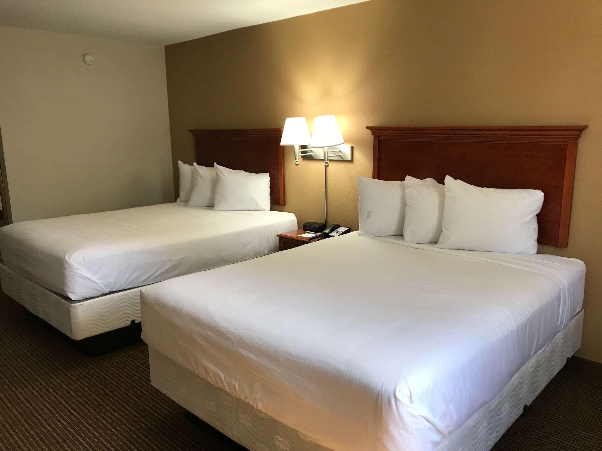 Hotel Days & By Wyndham Conf Center I-10 2*