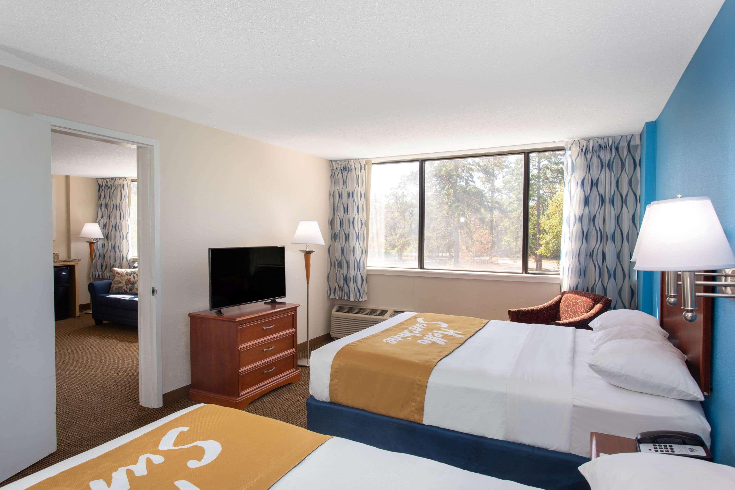 Hotel Days & By Wyndham Conf Center I-10