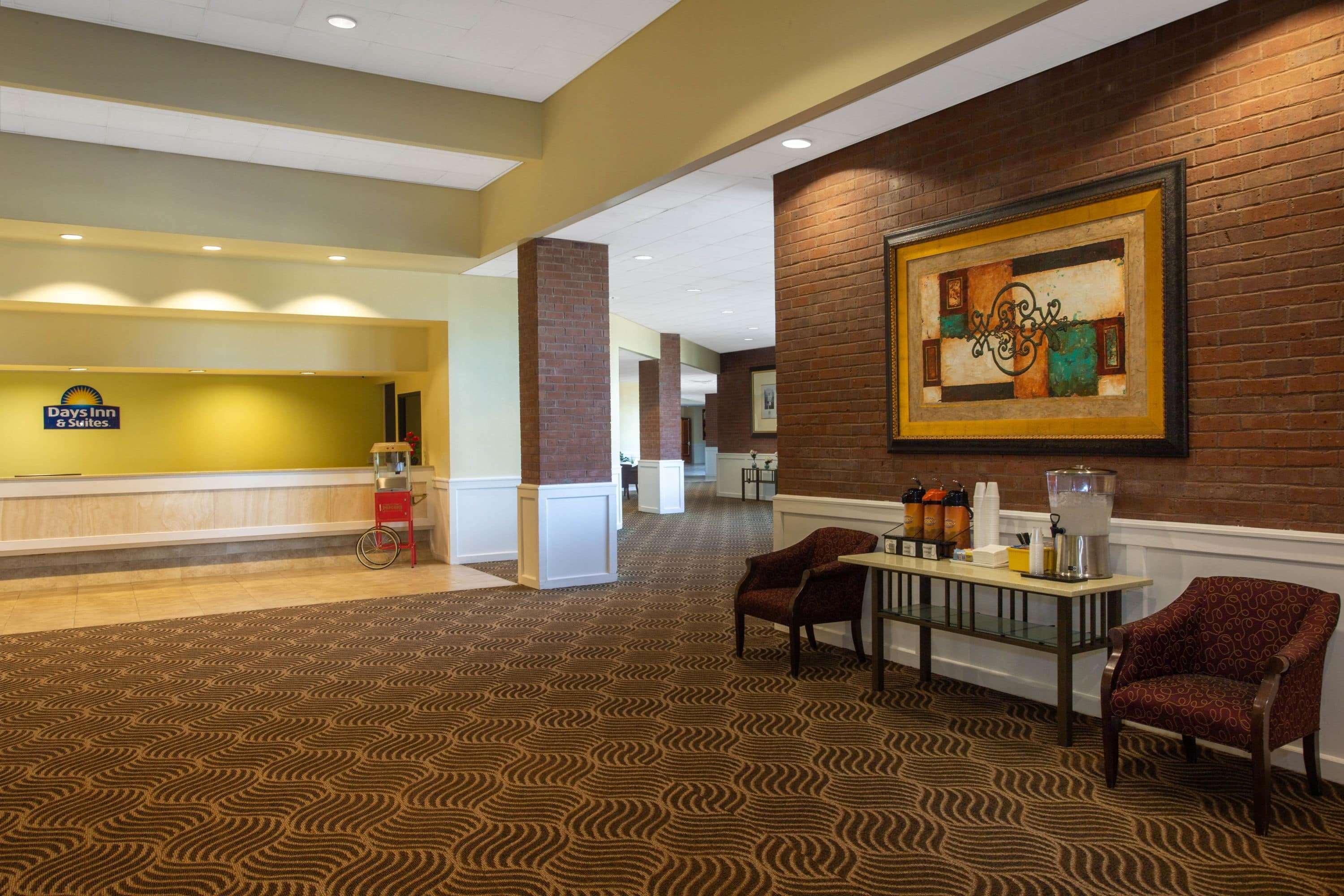 Hotel Days & By Wyndham Conf Center I-10 2*